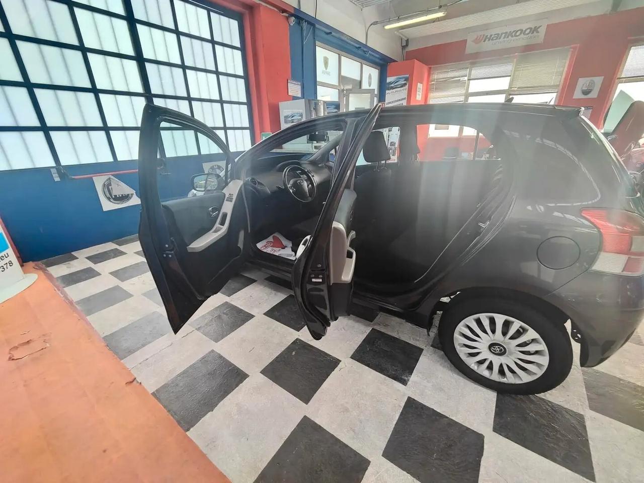 Toyota Yaris 1.0 5 porte Sol