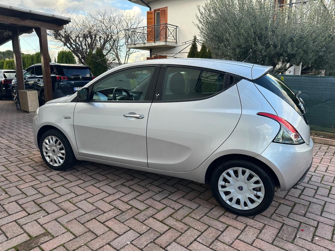 Lancia Ypsilon 1.2 69 CV 5 porte GPL Ecochic Platinum