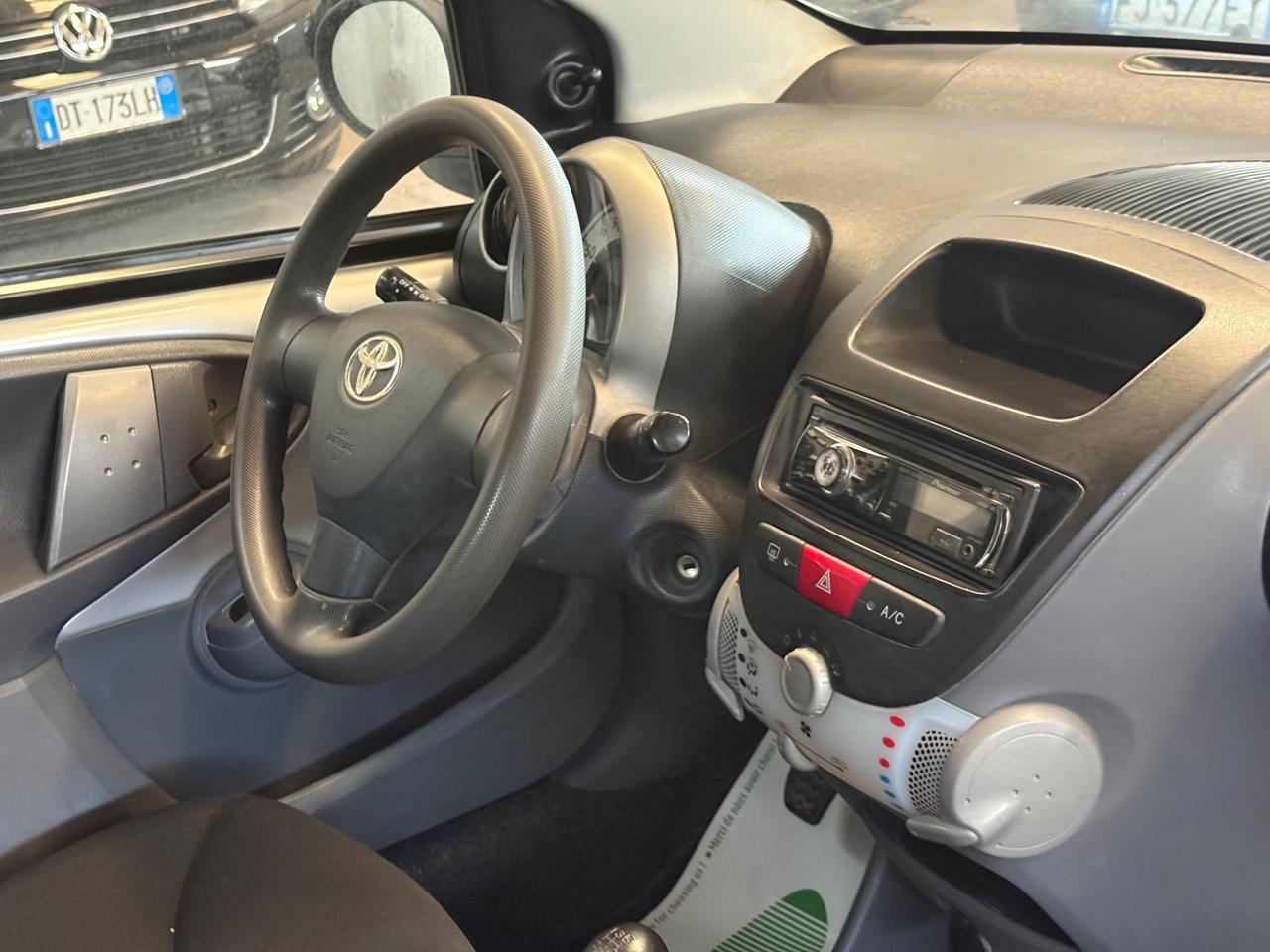 Toyota Aygo 1.0 12V VVT-i 5 porte Sol