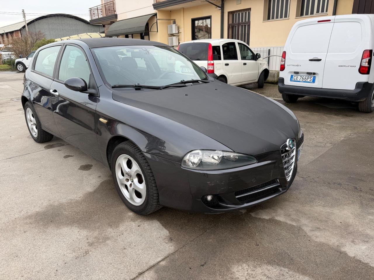 Alfa Romeo 147 1.9 JTD M-JET 16V 5 porte Dist.