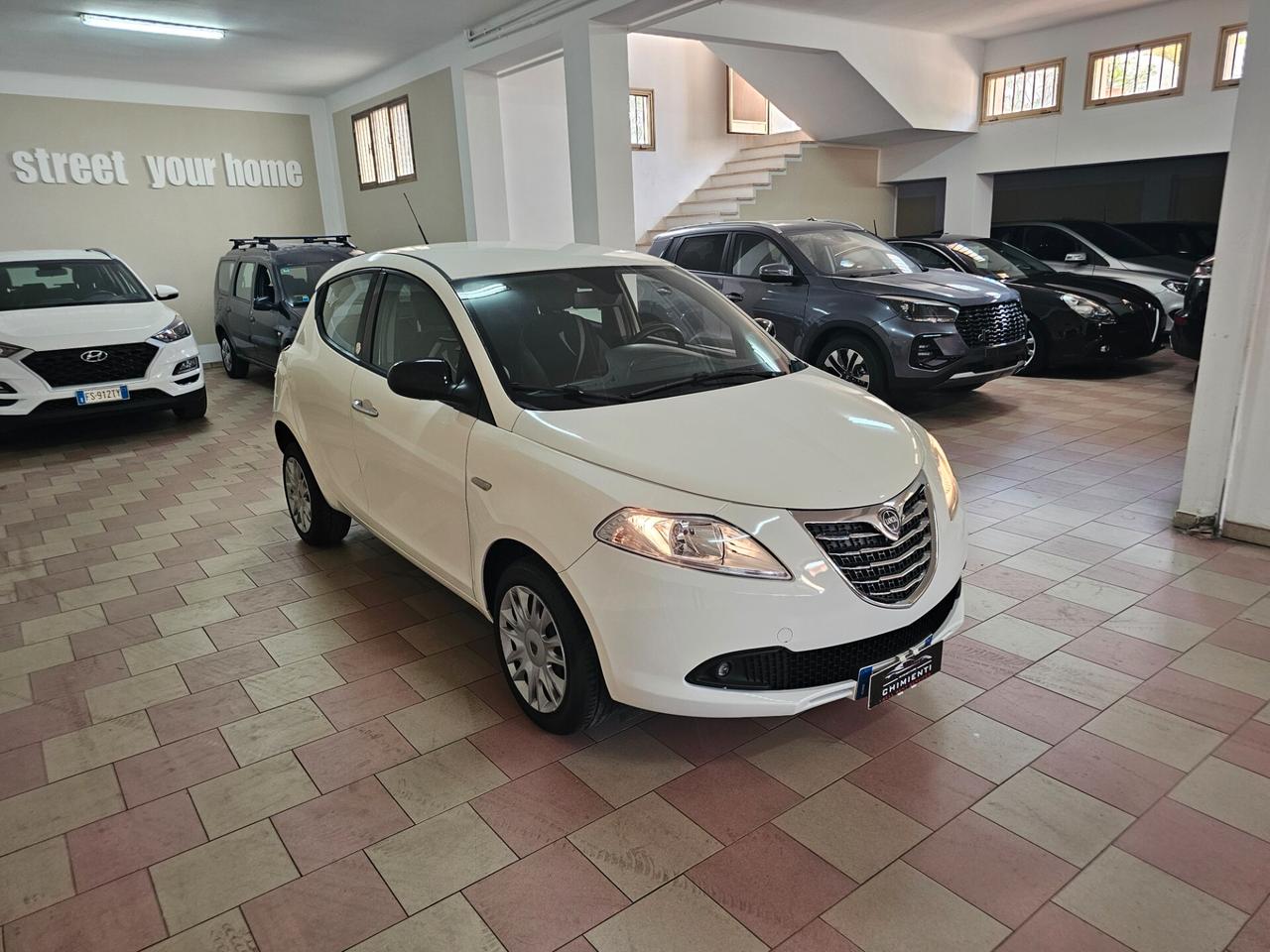Lancia Ypsilon 0.9 TwinAir 85 CV 5 porte Metano Ecochic Gold