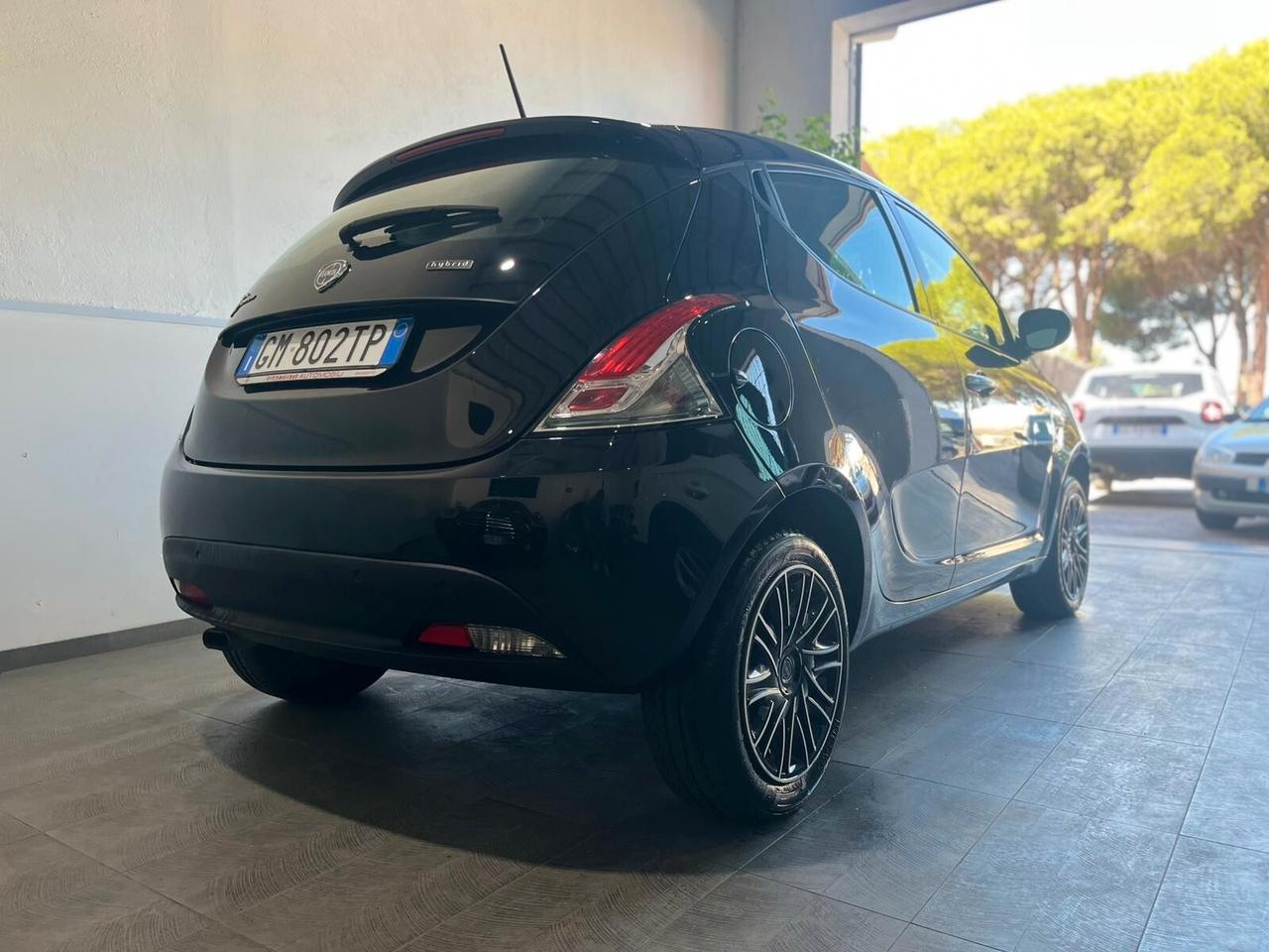 LANCIA YPSILON 1.0 FIREFLY 5 porte Hybrid *GOLD* 2/2023 37MILAKM