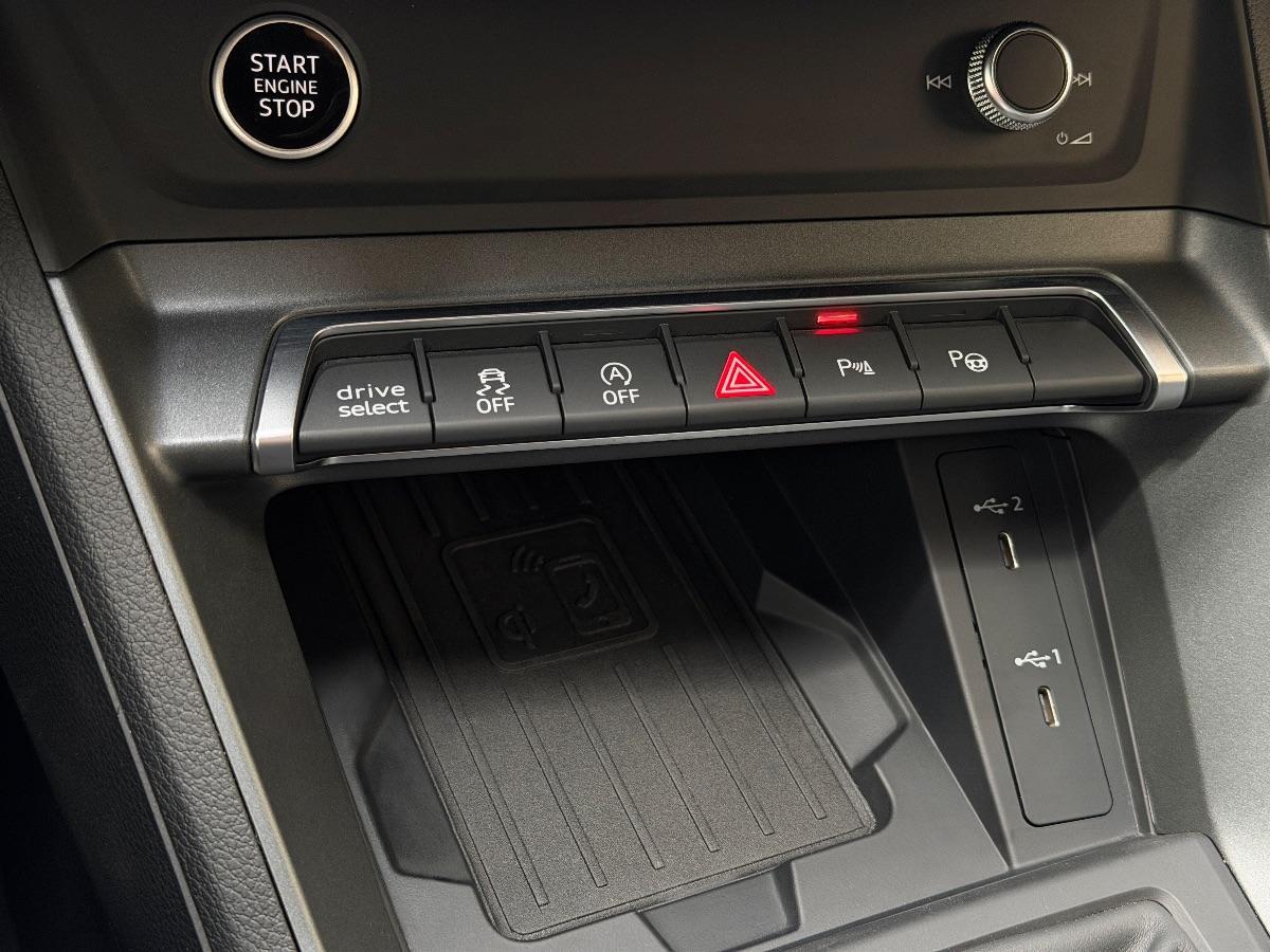 Audi Q3 Sportback 40TDI Quattro S-line Identity Black 193CV