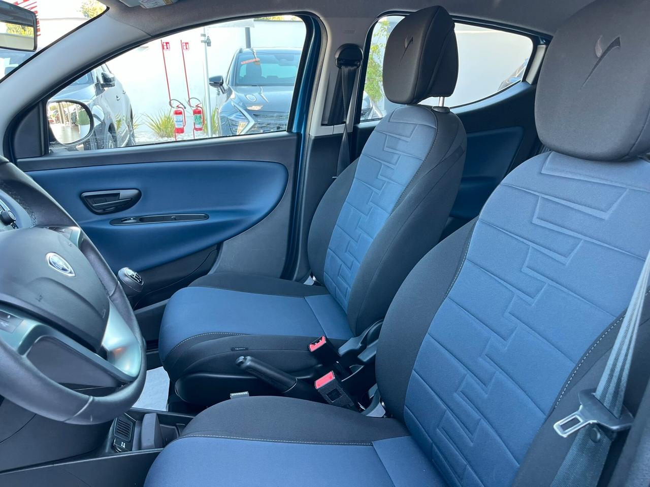 Lancia Ypsilon 1.0 FireFly 5 porte S&S Hybrid Platino