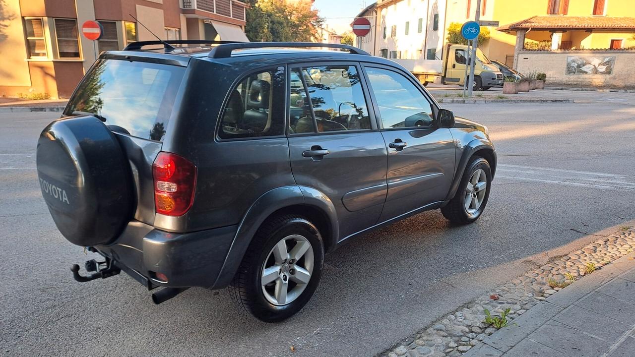 Toyota RAV 4 RAV4 2.0 Tdi D-4D GANCIO TRAINO 1500 KG