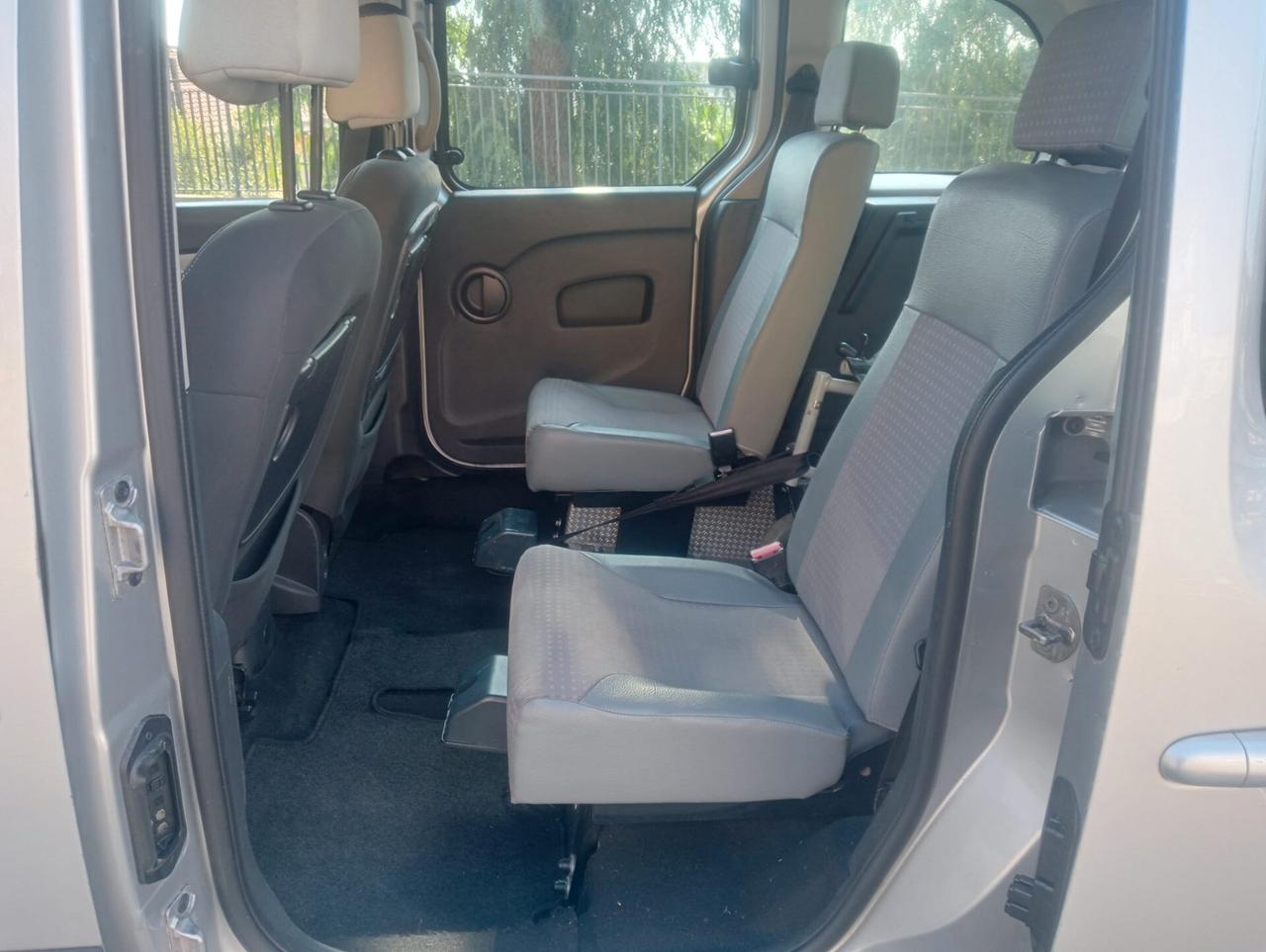 Renault Kangoo Pianale ribassato con rampa disabili in carrozzina