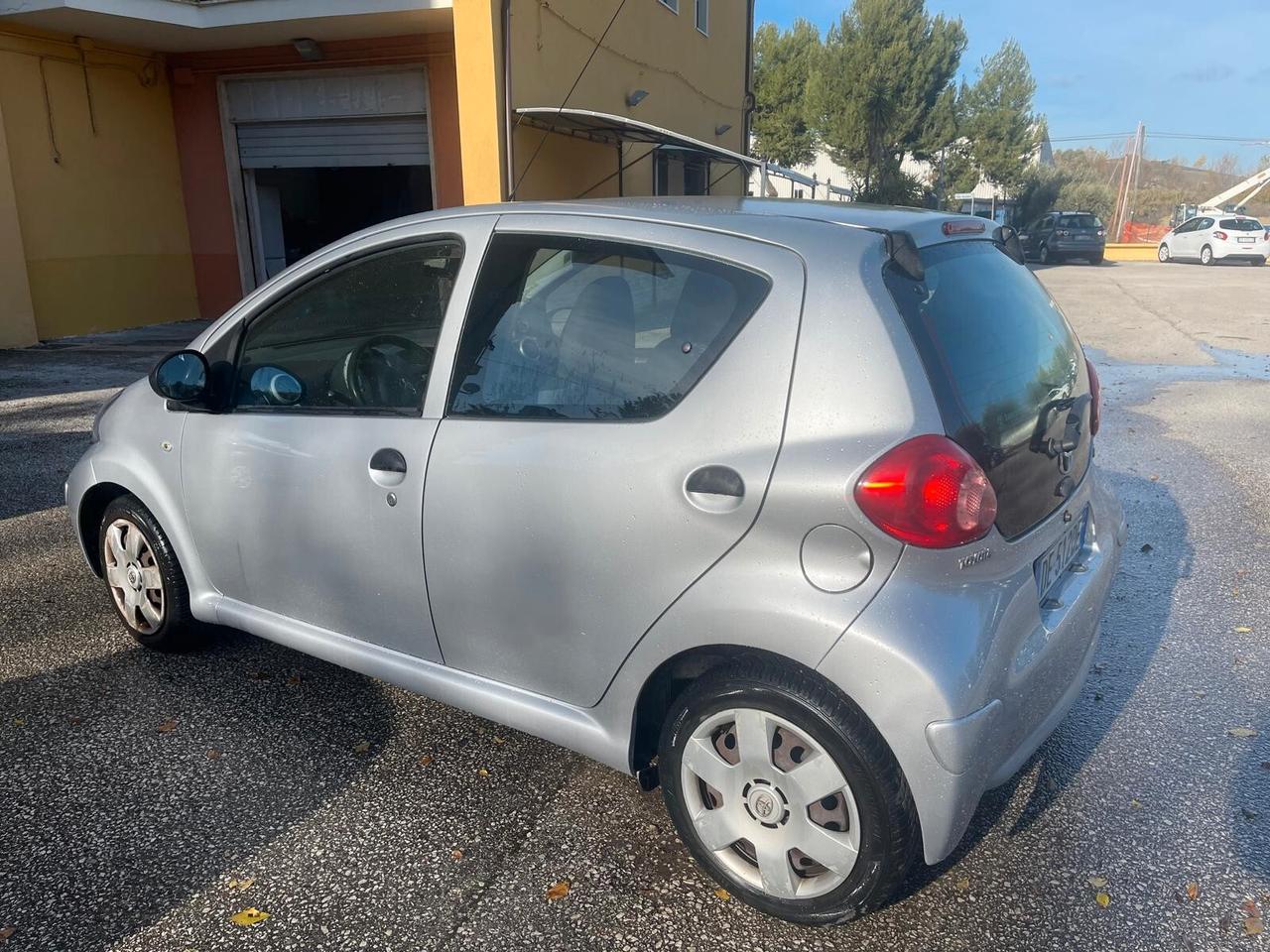 Toyota Aygo 1.0 12V VVT-i 5 porte Sol