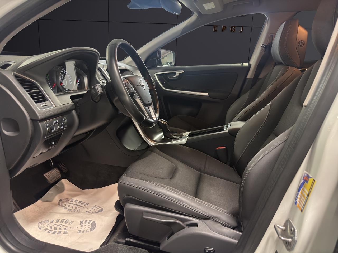 Volvo XC 60 XC60 D5 AWD Geartronic Momentum