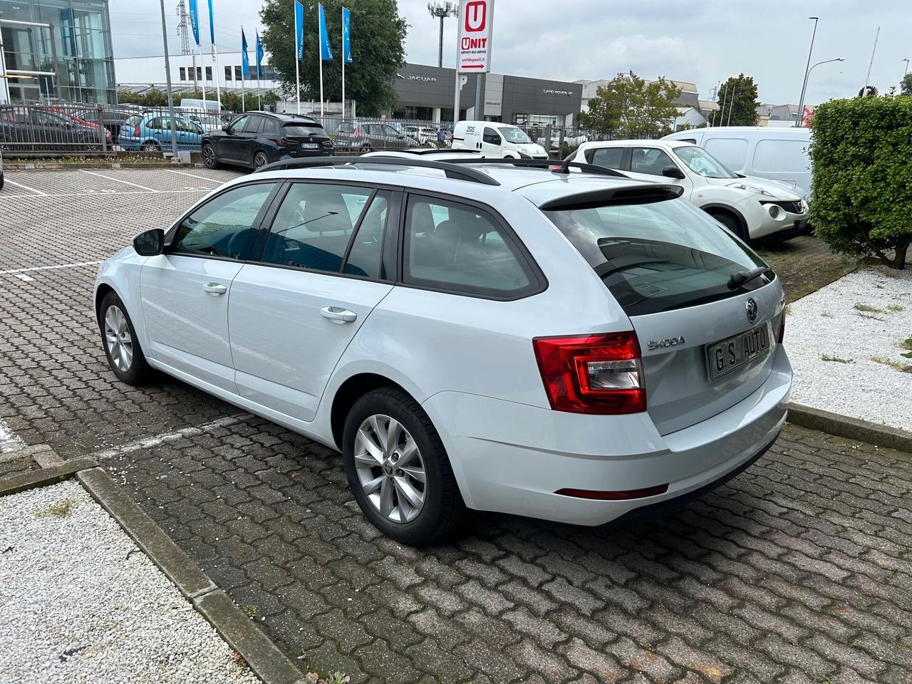 Skoda Octavia Wagon 1.6 tdi 115cv dsg VAN IVA ESP.