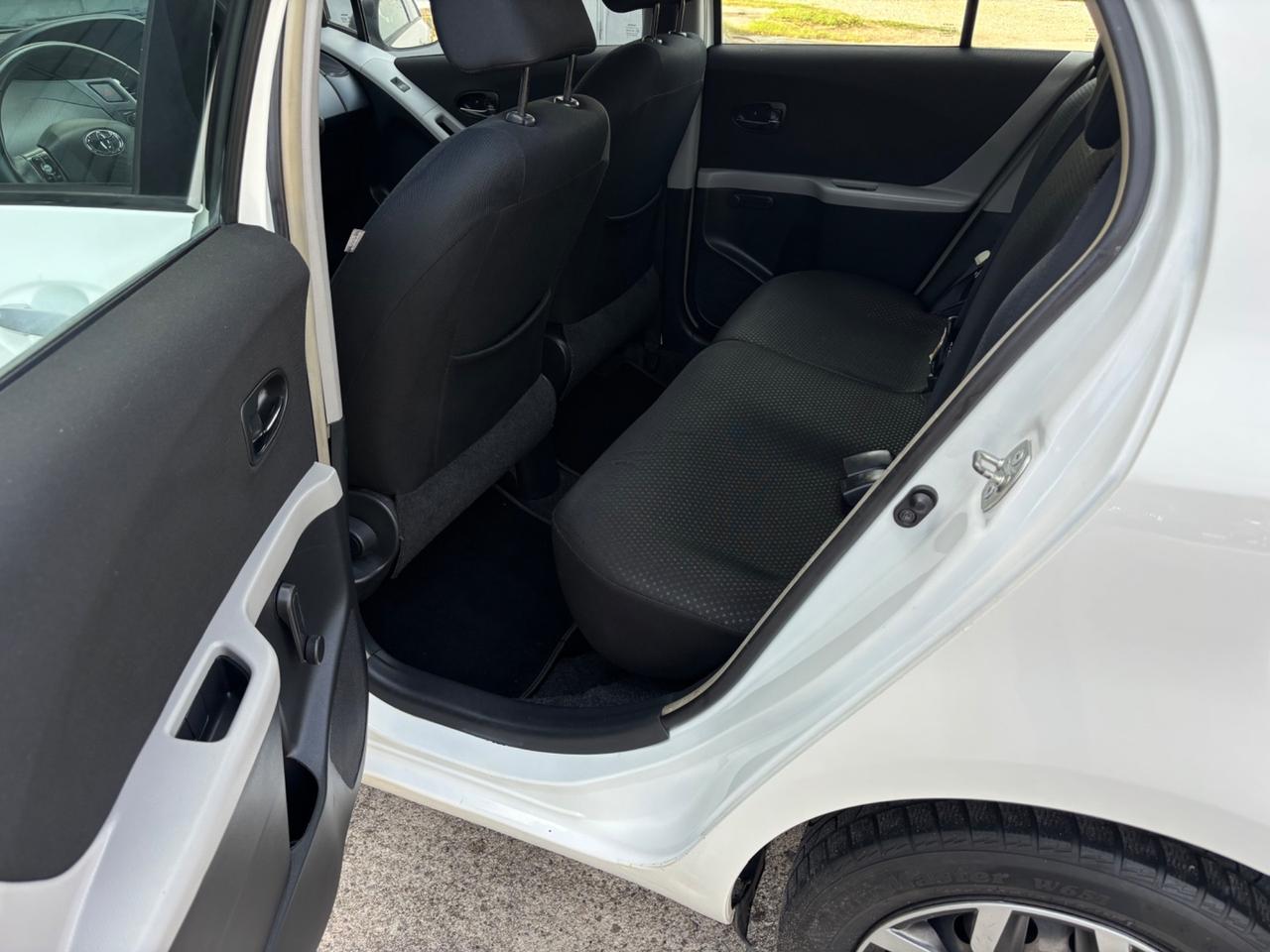 Toyota Yaris 1.0 benzina. Garanzia 12mesi. Neopatentati