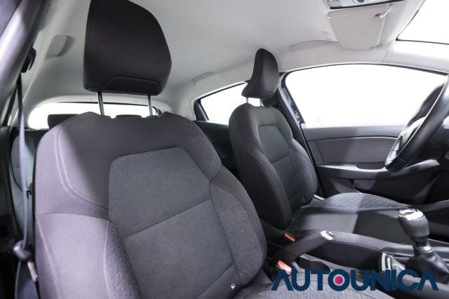 RENAULT Clio TCE 90 CV 5 PORTE EQUILIBRE NEOPATENTATI FARI LED