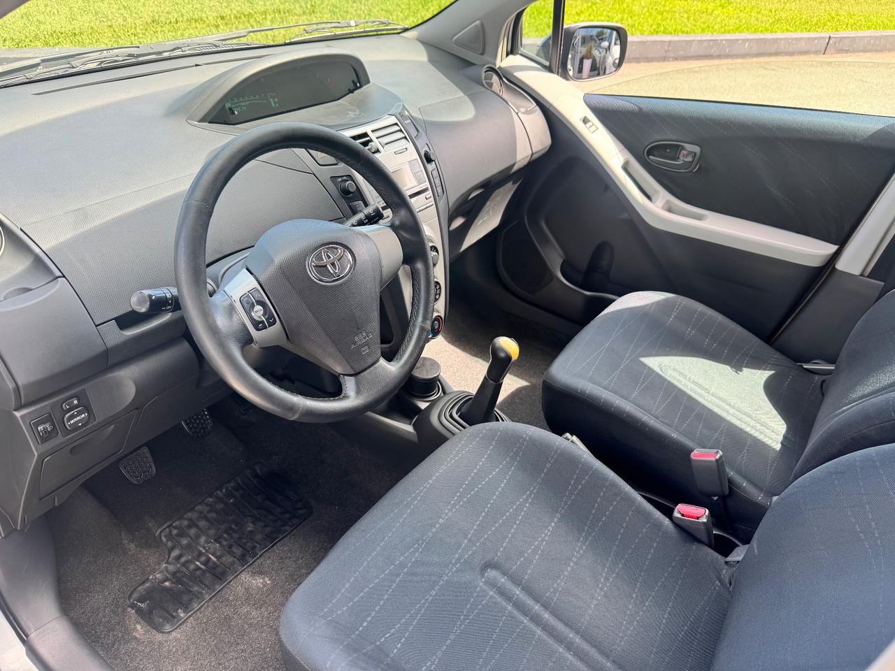 Toyota Yaris 1.0 5 porte Neopatentati