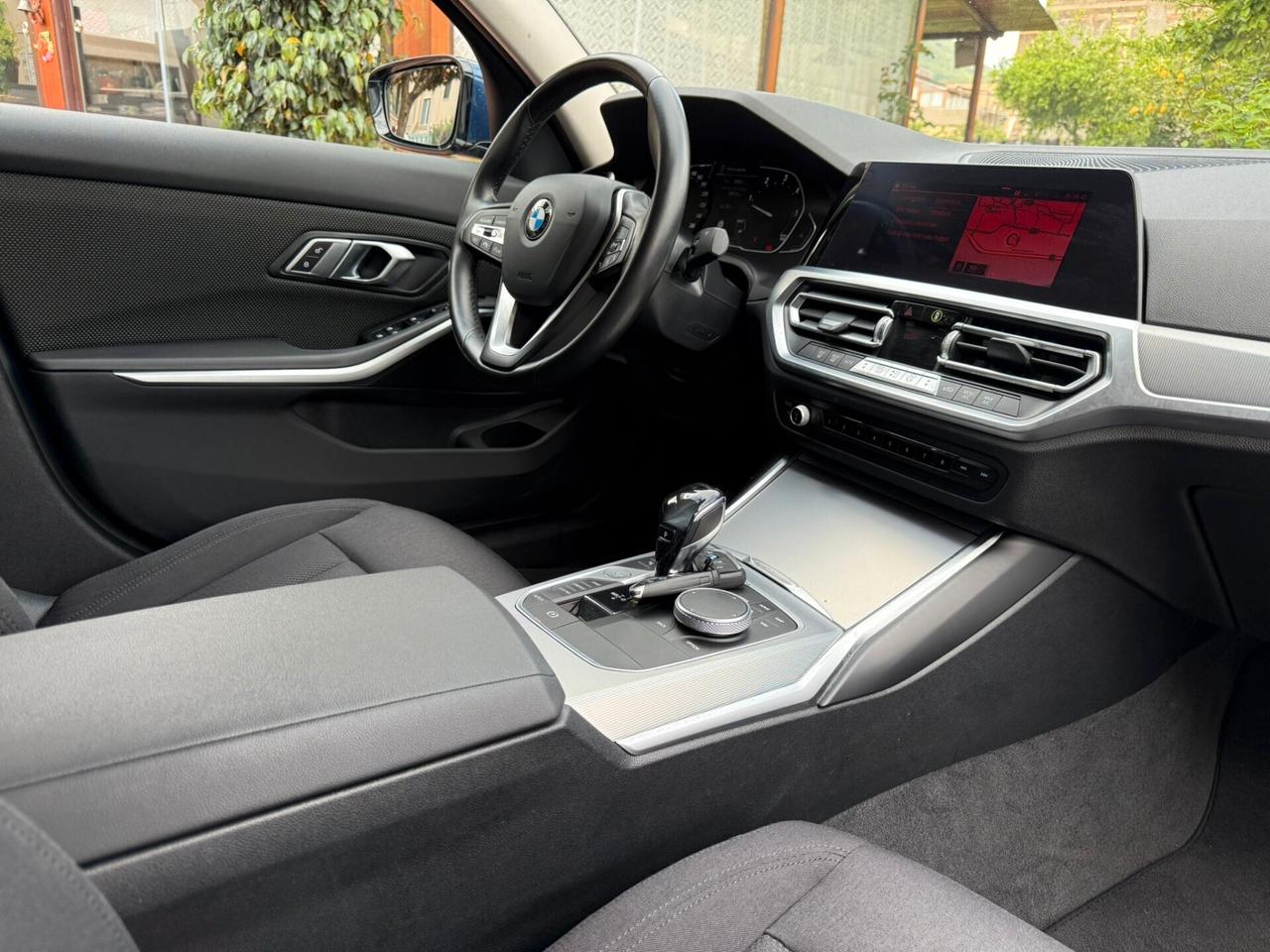 Bmw 318d 4p. mhev 48V Business Advantage