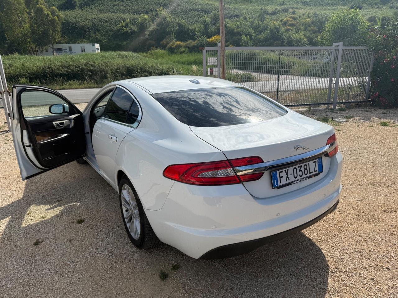 Jaguar XF 2.2 D 190 CV PERMUTE 7.999€