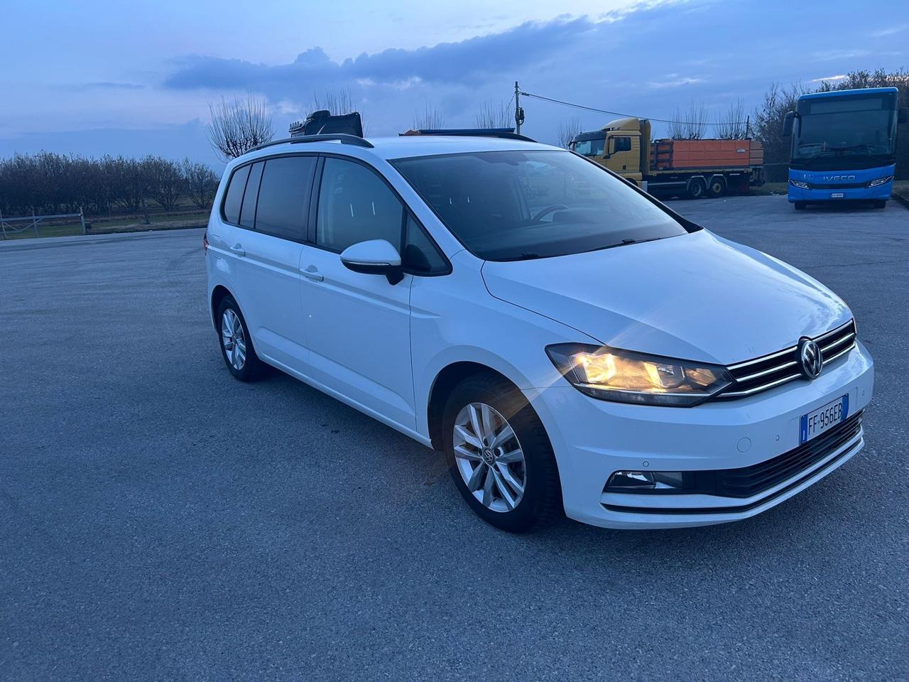 Volkswagen Touran ..7 Posti..2016 diesel 1.6 euro 6