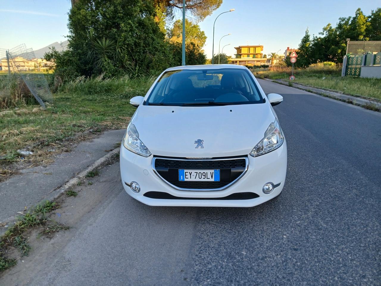 Peugeot 208 anno 2015 X Neopatentati KM CERTIFICATI
