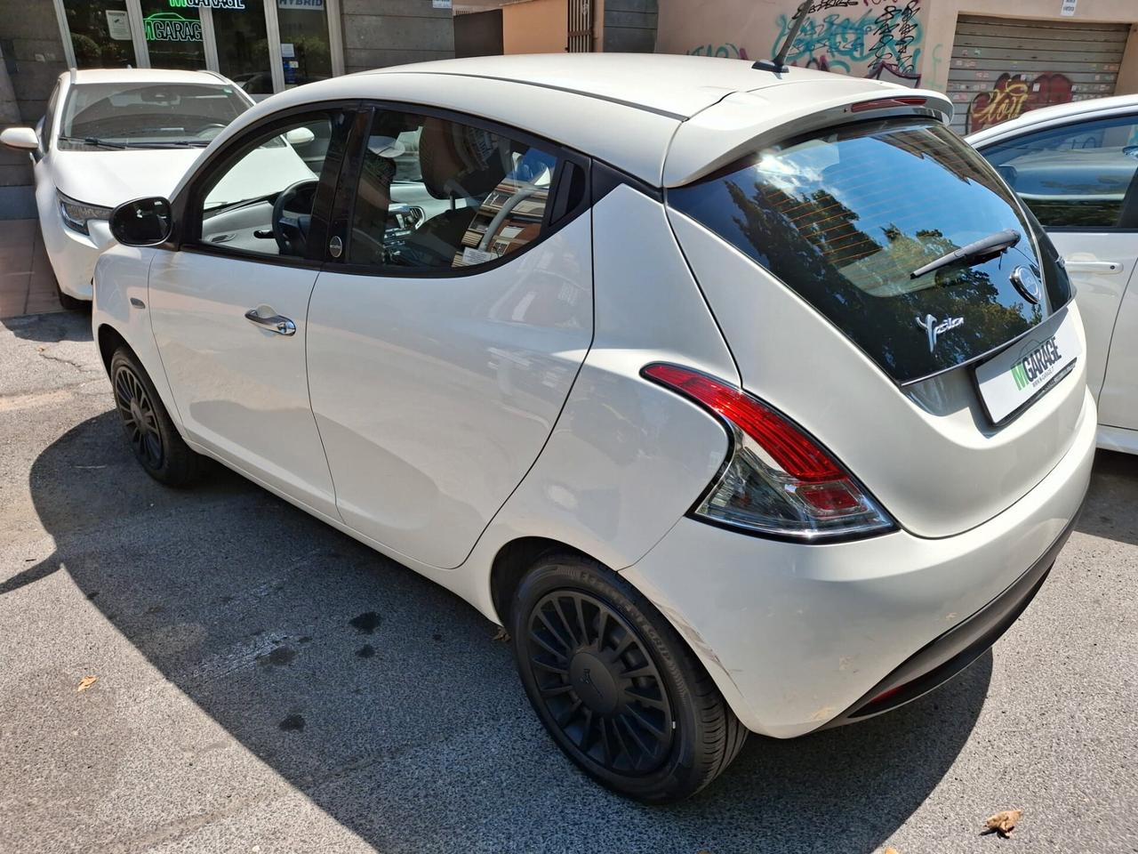 Lancia Ypsilon 1.0 FireFly 5 porte S&S Hybrid Ecochic Silver