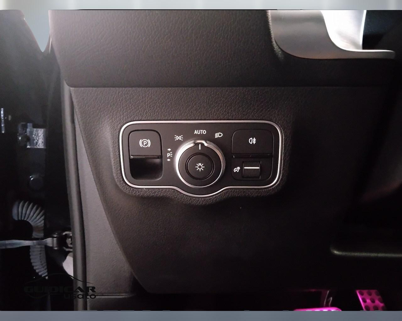 Mercedes-Benz GLB - X247 2019 - GLB 200 d Premium auto