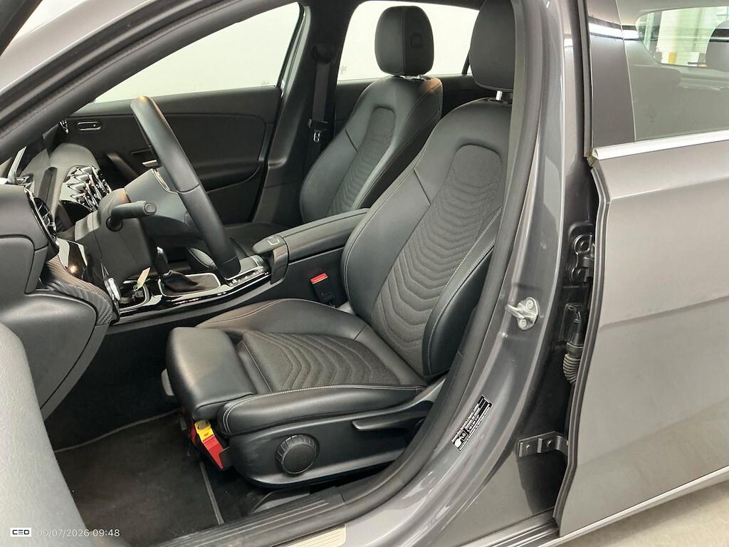 MERCEDES-BENZ A 180D 115CV 6M. BUSINESS SOLUTION ( FARI LED - TETTO PANORAMICO APR. - CRUISE - NAVI PREMIUM - PARK ASSIST )