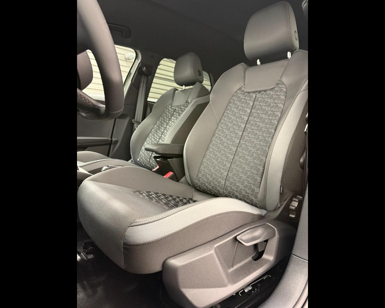 AUDI A1 SPORTBACK 30 TFSI S-TRONIC IDENTITY BLACK