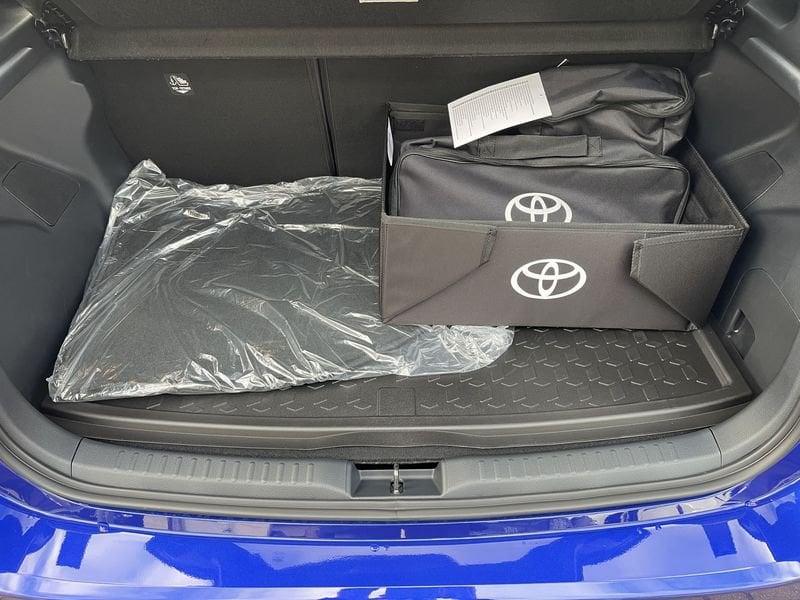 Toyota Yaris 1.5h 130 Lounge - NUOVO