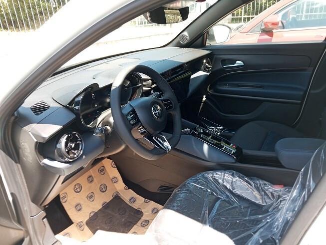 Alfa Romeo Junior 1.2 145 CV Hybrid eDCT6 Sprint