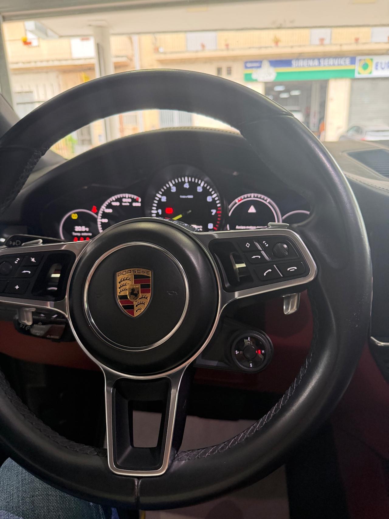 Porsche Cayenne Coupé 3.0 V6 E-Hybrid Platinum Edition470CV