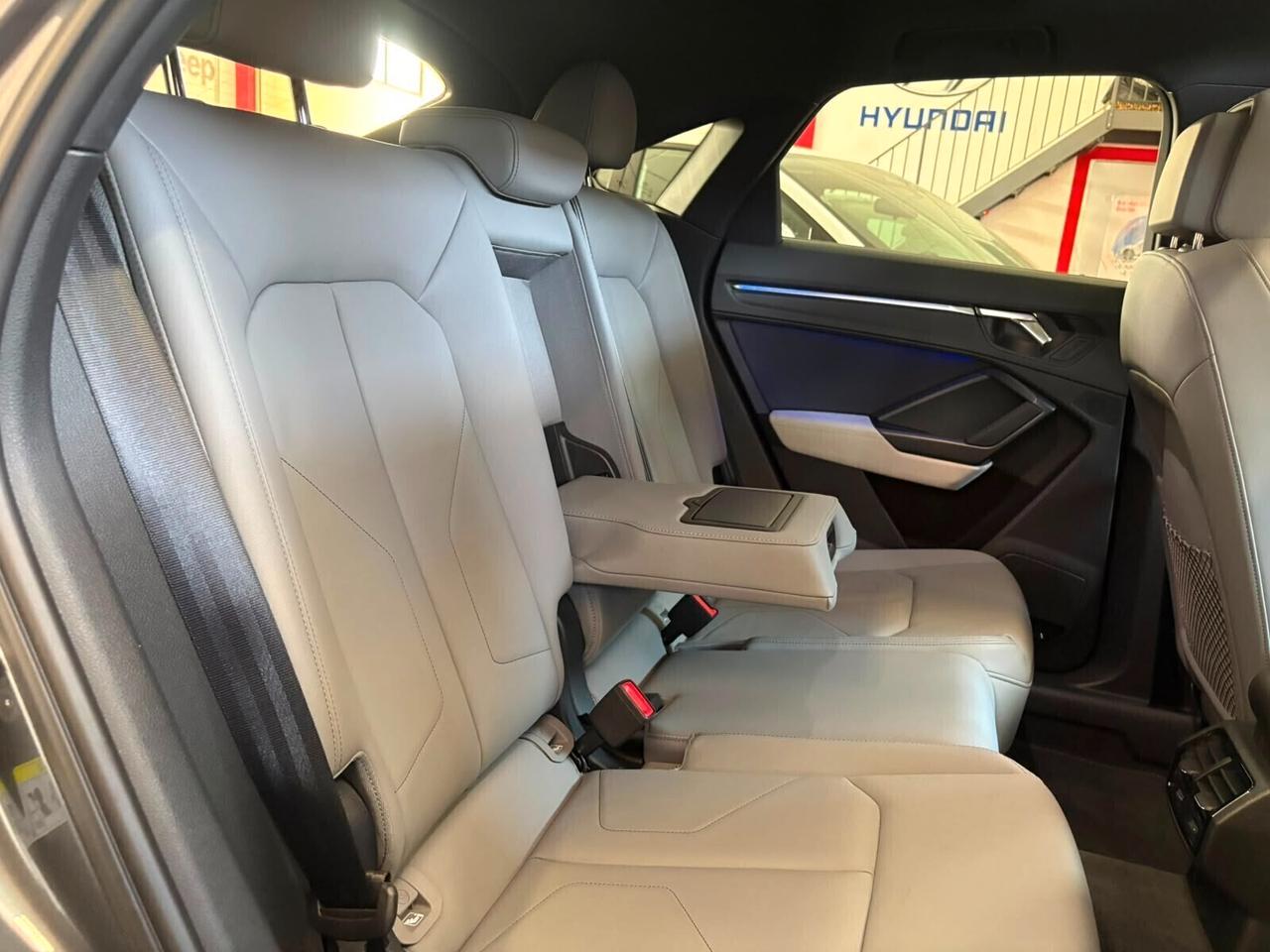 Audi Q3 SPB 40 TDI quattro Identity Black S line Edition