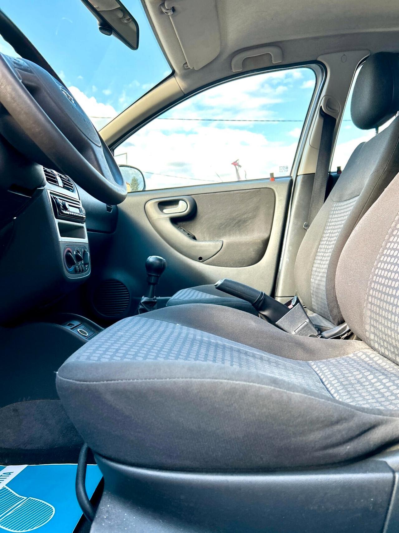 Opel Corsa 1.2 5 porte Cosmo - OK NEOPATENTATO