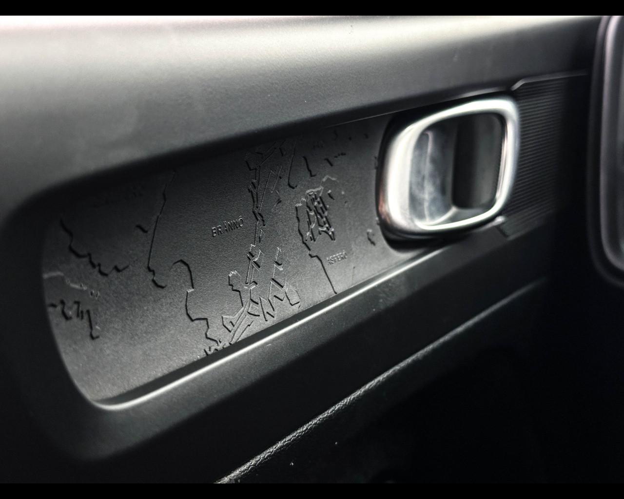 VOLVO XC40 (2017-->) - XC40 T2 Geartronic Momentum
