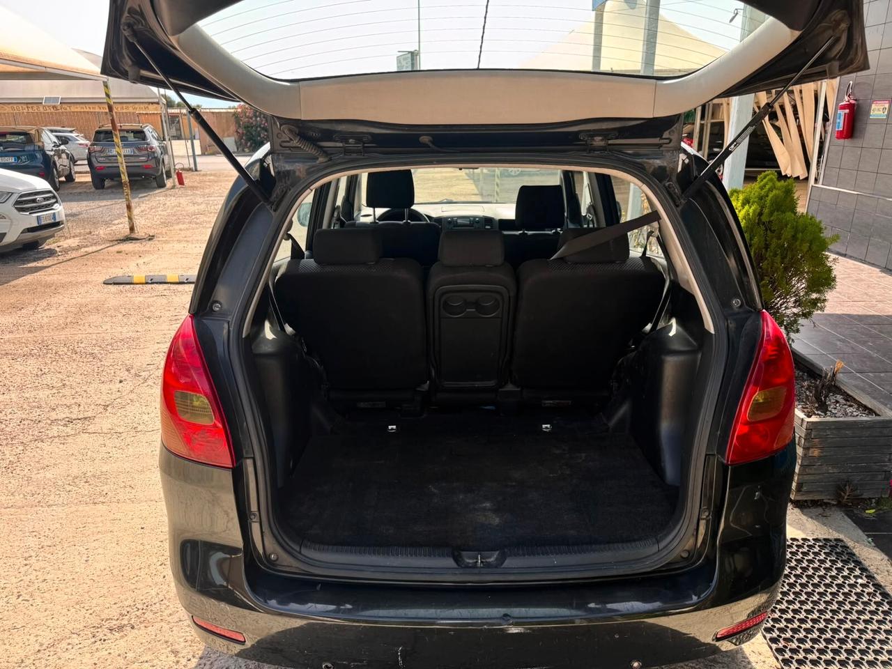 Toyota Corolla Verso 2.0 tdi D-4D
