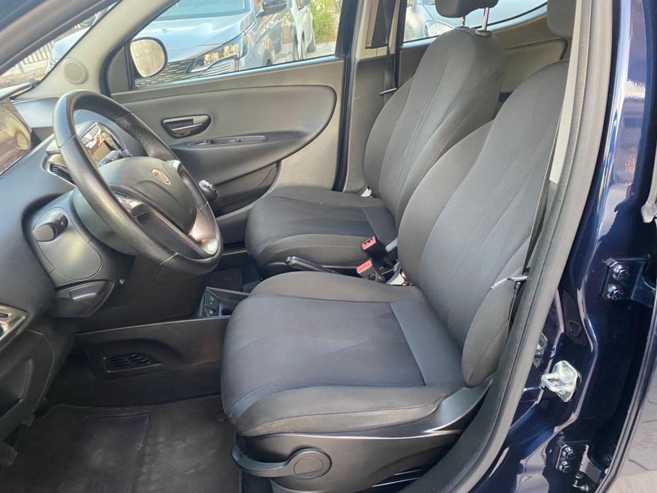 Lancia Ypsilon 1.2 69 CV 5 porte Gold