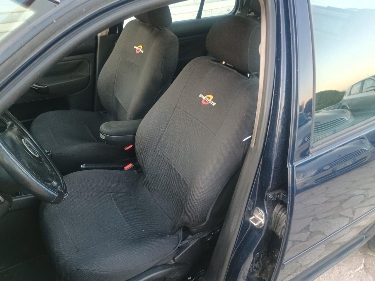 Volkswagen Golf 1.6 cat 5 porte