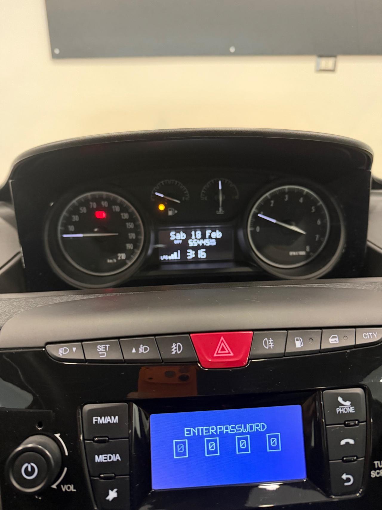 Lancia Ypsilon Elefantino Blu Gpl casa madre