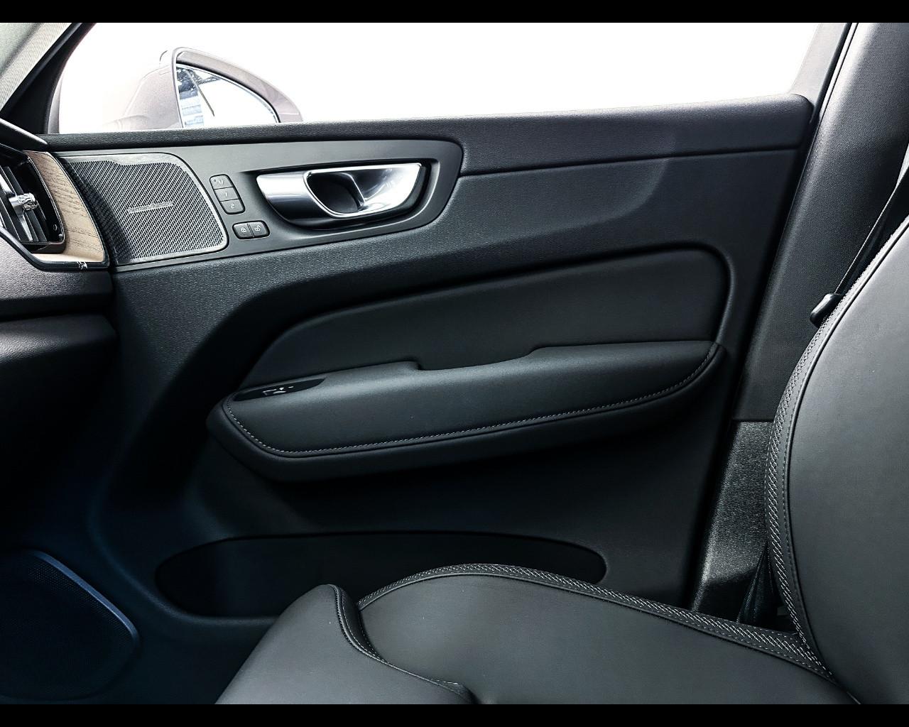 VOLVO XC60 Plus Bright B5 AWD AUT