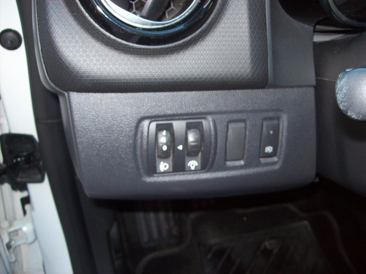 Renault Clio dCi 8V 90 CV EDC 5 porte Moschino Life neopatentati