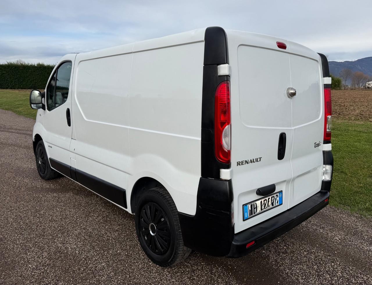 RENAULT TRAFIC 2.0 CTDi 115 CV 6 MARCE CLIMA AUTO