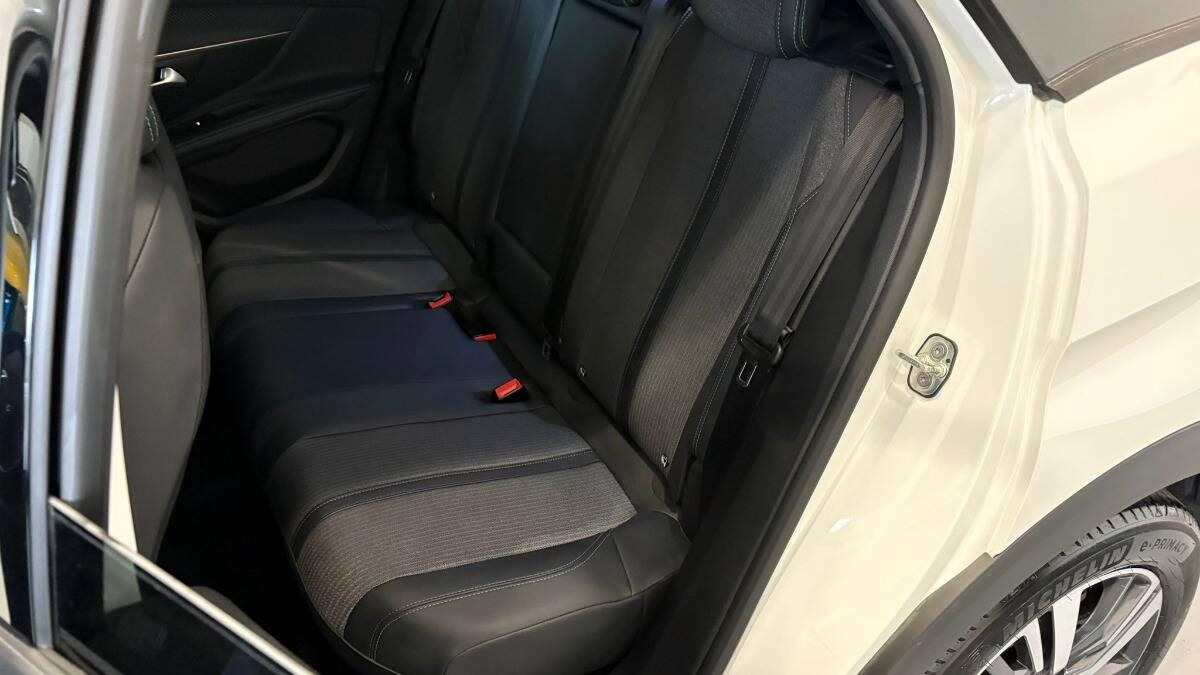 Peugeot 3008 II 1.5 hdi Allure Pack - Test Drive a Domicilio