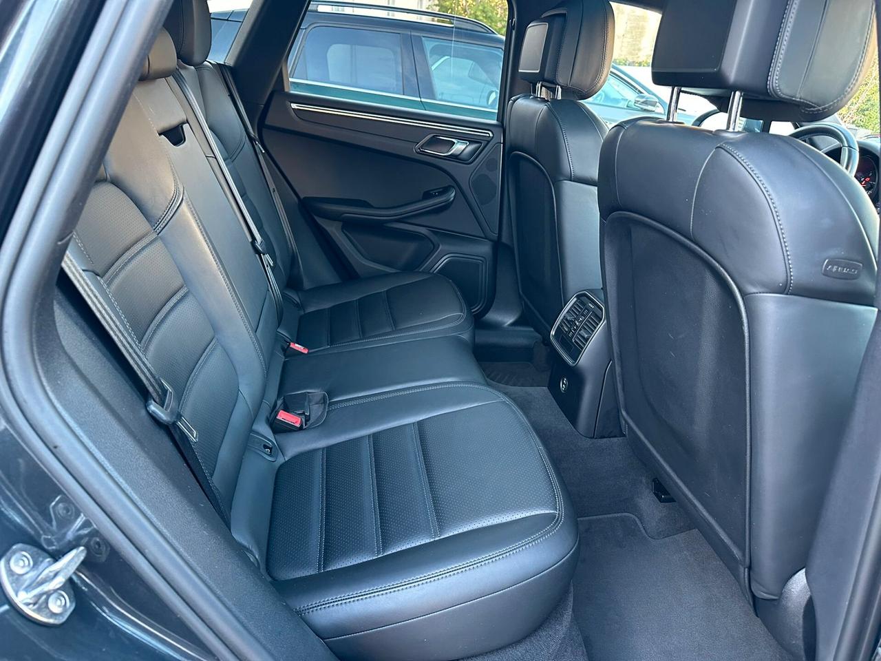 Porsche Macan 2.0 benzina 245 cv - 2021
