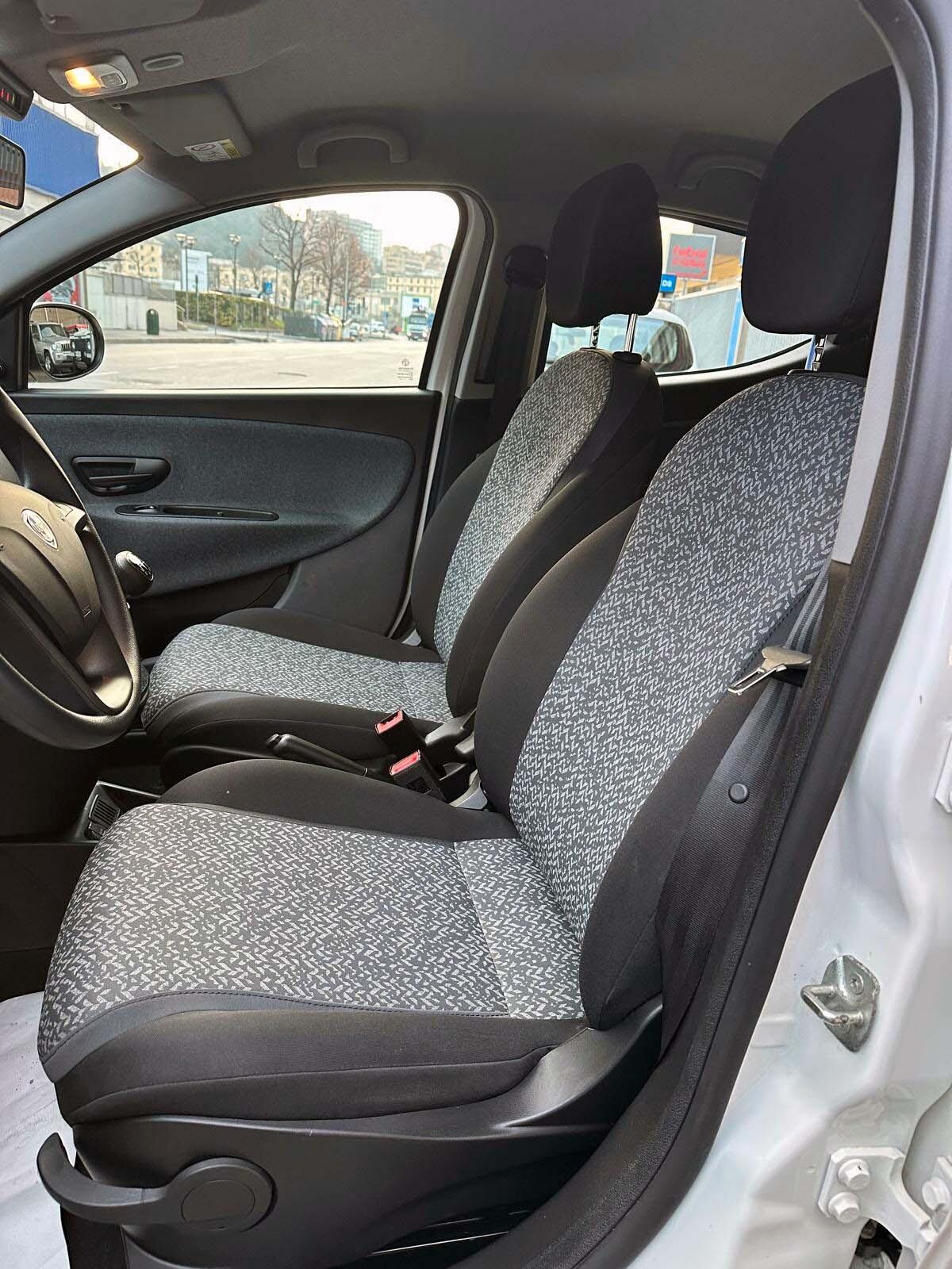 Lancia Ypsilon 1.0 FireFly S&S Hybrid Ecochic Silver Unico Proprietario Adatta Neo Patentati