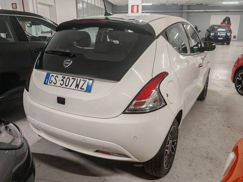 Lancia Ypsilon 1.0 FireFly 5 porte S&S Hybrid Platino