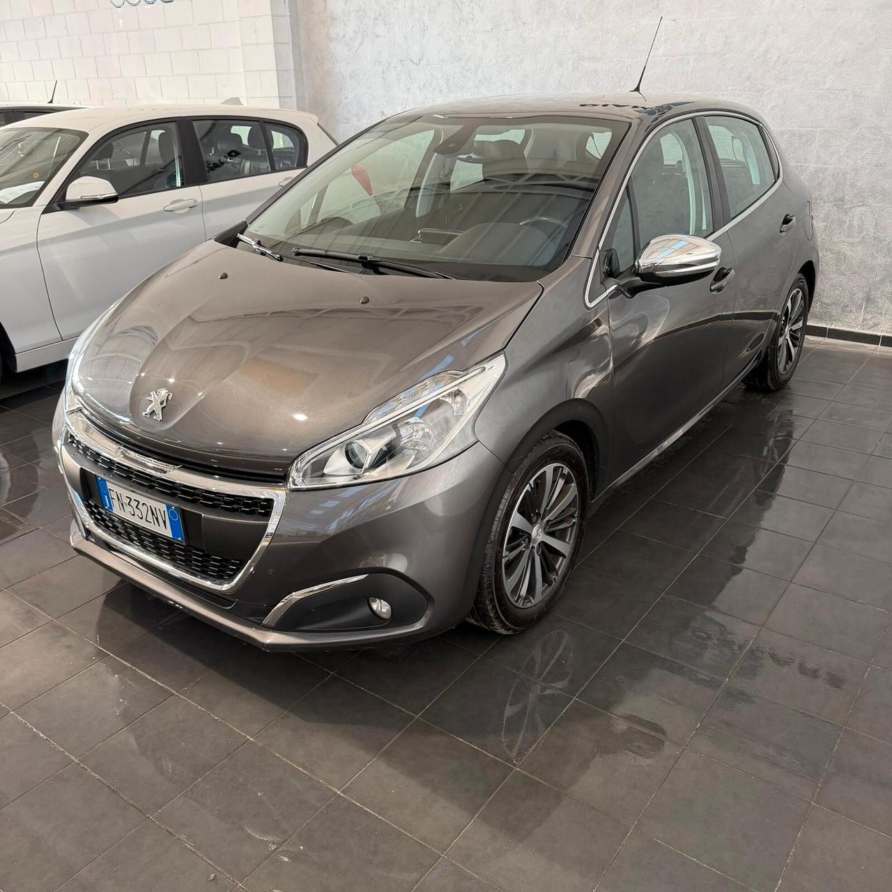 Peugeot 208 1.2 benzina NEOPATENTATI CERCHI IN LEGA+FULL