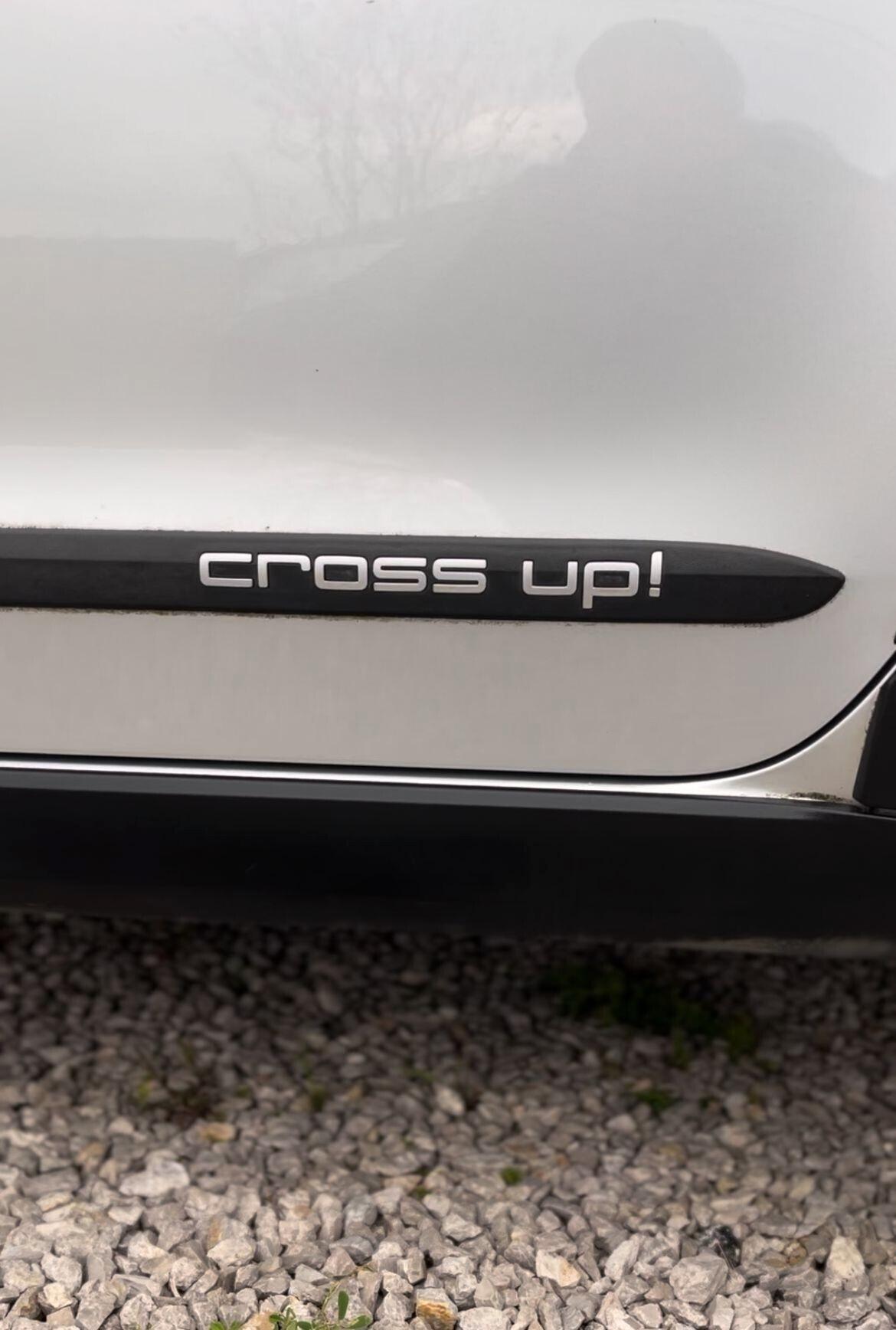 Volkswagen up! 1.0 75 CV 5p. Cross