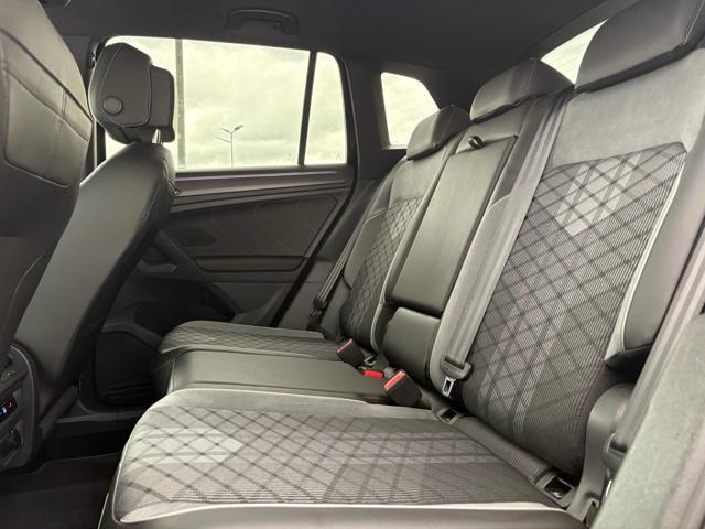 VOLKSWAGEN Tiguan 2.0 TDI 150 CV DSG R-Line TOTAL BLACK