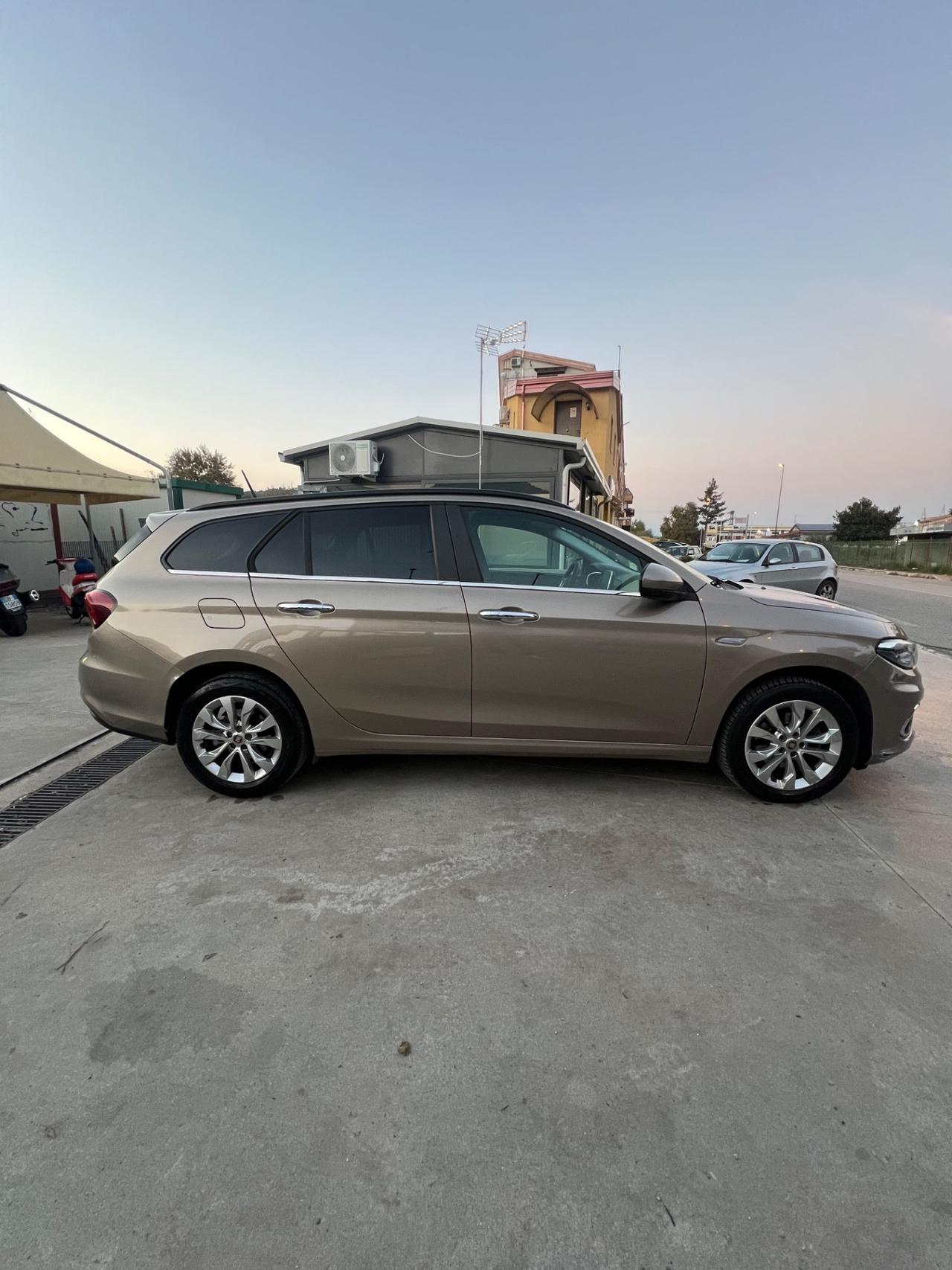 Fiat Tipo 1.6 Mjt S&S DCT SW Lounge