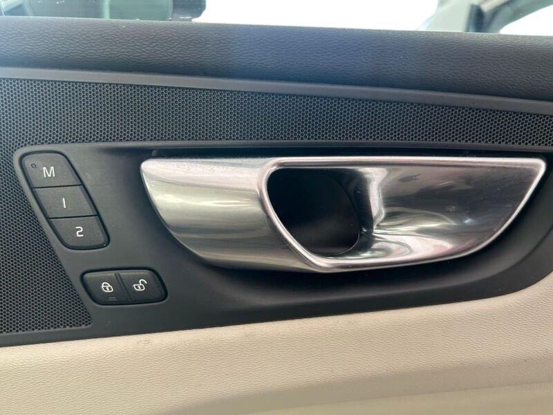 Volvo XC60 B4 197+14 CV Automatica Mild Hybrid Diesel Plus Bright