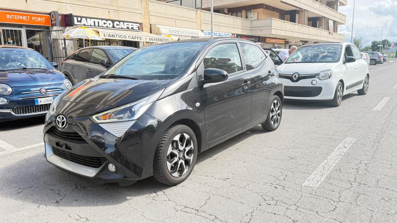 Toyota Aygo Connect 1.0 VVT-i 72 CV 5 porte x-play LED NAVI KAMERA CERCHI 16 PDC BLUETOOTH