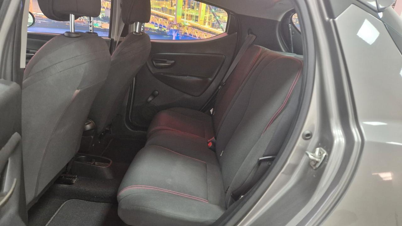 Lancia Ypsilon 1.3 MJT bicolor