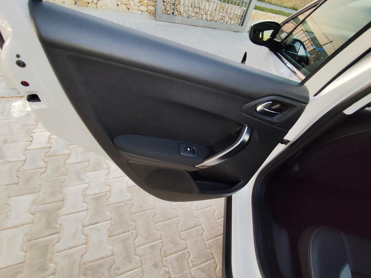 Peugeot 2008 BlueHDi 100 Allure