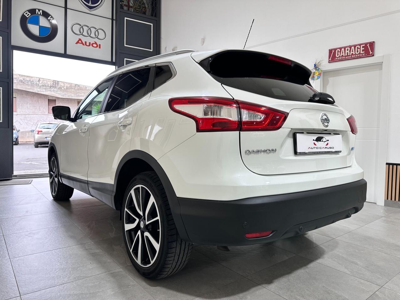 Nissan Qashqai 1.5 dCi N-Connecta – DA VETRI